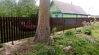 Забор из штакетника металлического двухстороннего, высота 1.5 метра. Цвет 8017. Расстояние между штакетником- 2 см.