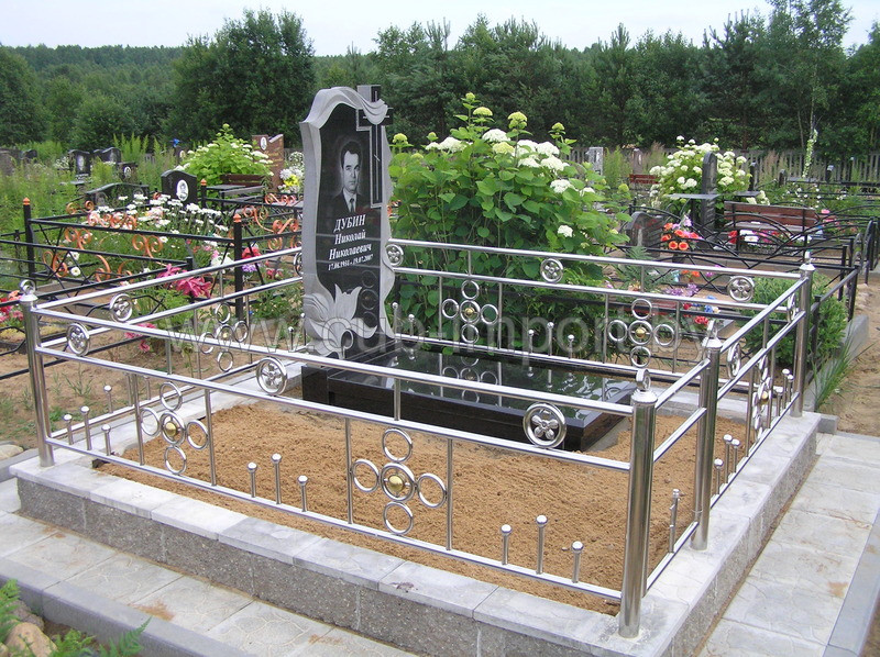 Установка ограды металлической для могил