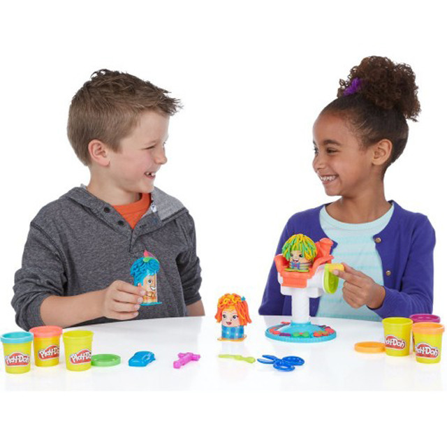 Комплект детского набора: кресло парикмахера, 3 фигурки, 2 формы для укладки волос, 4 инструмента, 6 баночек пластилина Play-Doh 