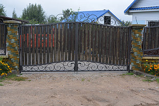 Забор с воротами д.Черкасы (ковка с деревом) 6