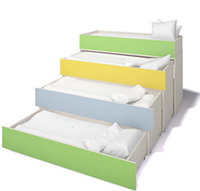 Кровать четырехъярусная разноцветная. Без матрацев