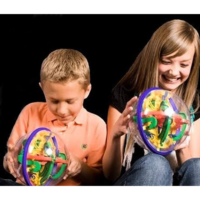 Ультрасовременная игрушка с продуманным дизайном, которая отлично подойдет для тренировки памяти и внимания у детей старше 6 лет. 