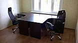 Оборудование офисной мебелью помещений для офисных работников 23