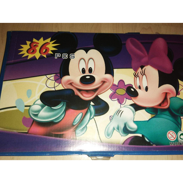 Поставляется набор для творчества в красочной упаковке с рисунком героев мультфильма "Микки Маус". 