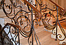 Перила для лестниц деревянные с кованым ограждением, фото 7