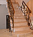 Перила для лестниц деревянные с кованым ограждением, фото 9
