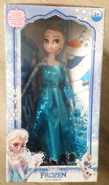 В наборе Frozen 4 куклы. Каждая представлена в двух вариантах платьев.