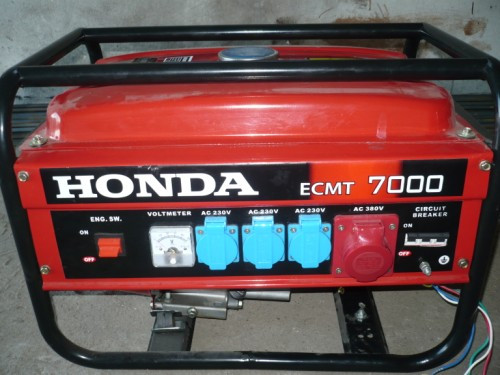 Аренда бензинового трехфазного генератора Honda ECMT 7000 (7 кВт 380В)