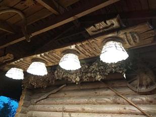 Светильники и люстры ручной работы из массива дерева