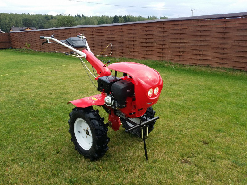 Мотоблок бензиновы Titan TN - 1610PRO с капотом