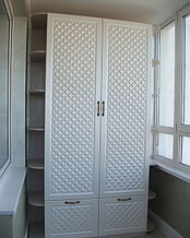 Белый шкаф и стенка на балкон
