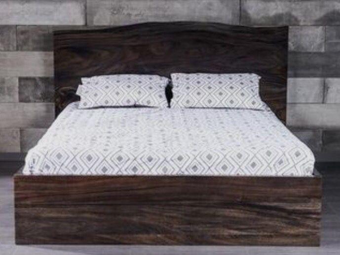 Кровать из массива дерева с изголовьем из слэба (пример) 