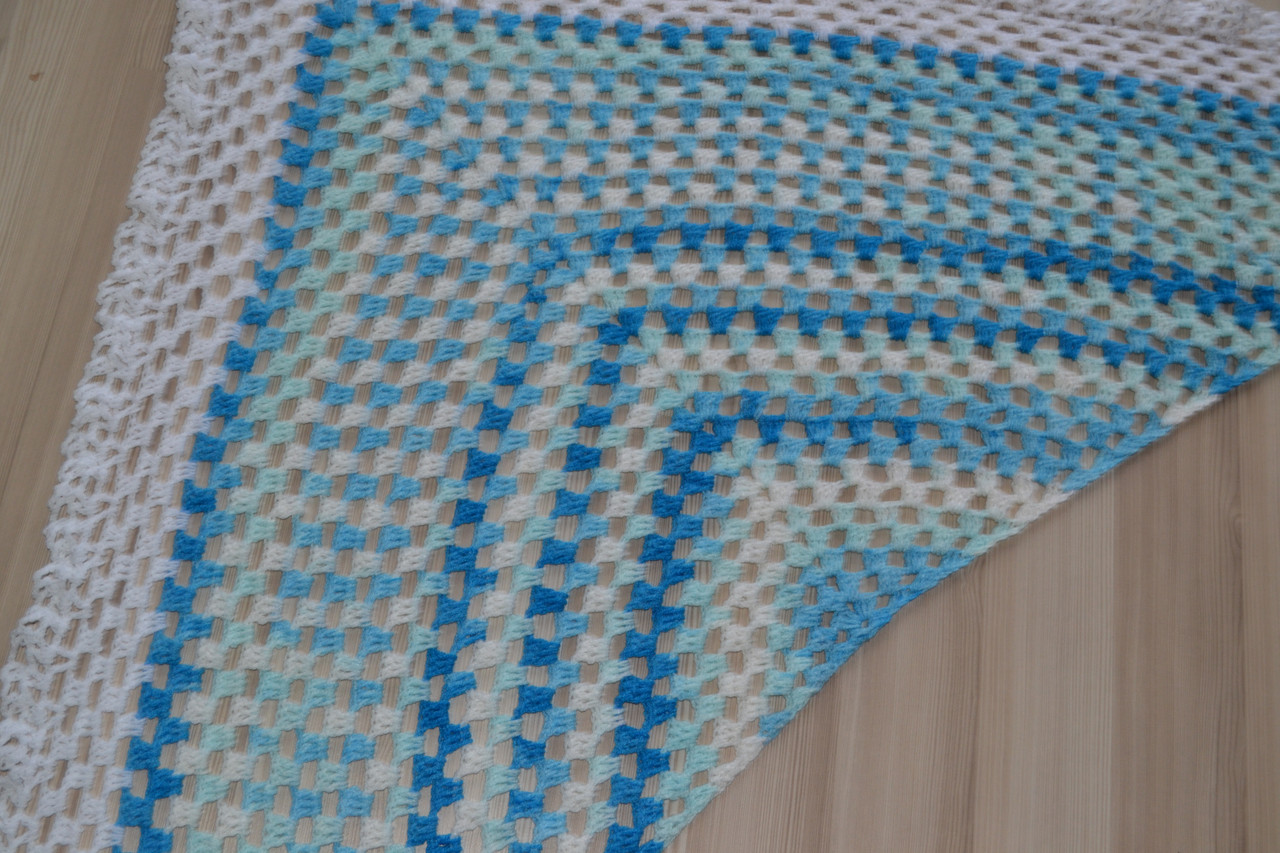 Вязаная шаль платок бело - голубая крючком - фото 6 - id-p72286001