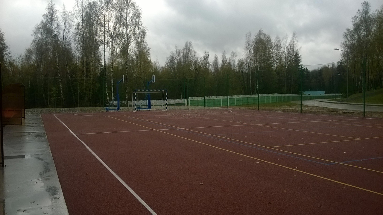 Резиновое безшовное покрытие для открытых спортивных площадок