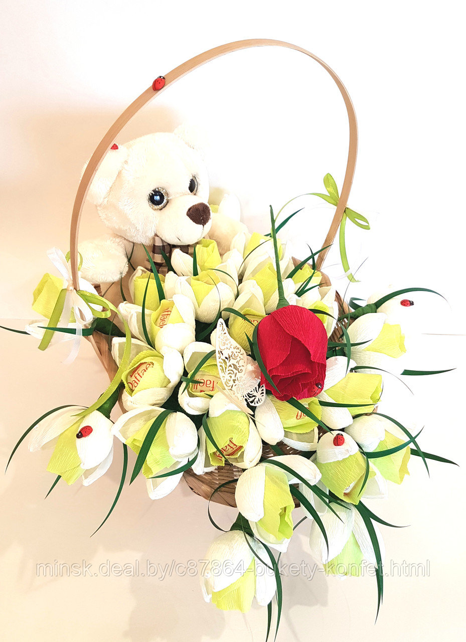 Корзина "Мишка в подснежниках с Raffaello"
