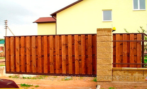 Откатные ворота заполненные деревянным штакетником - фото 1 - id-p73750247